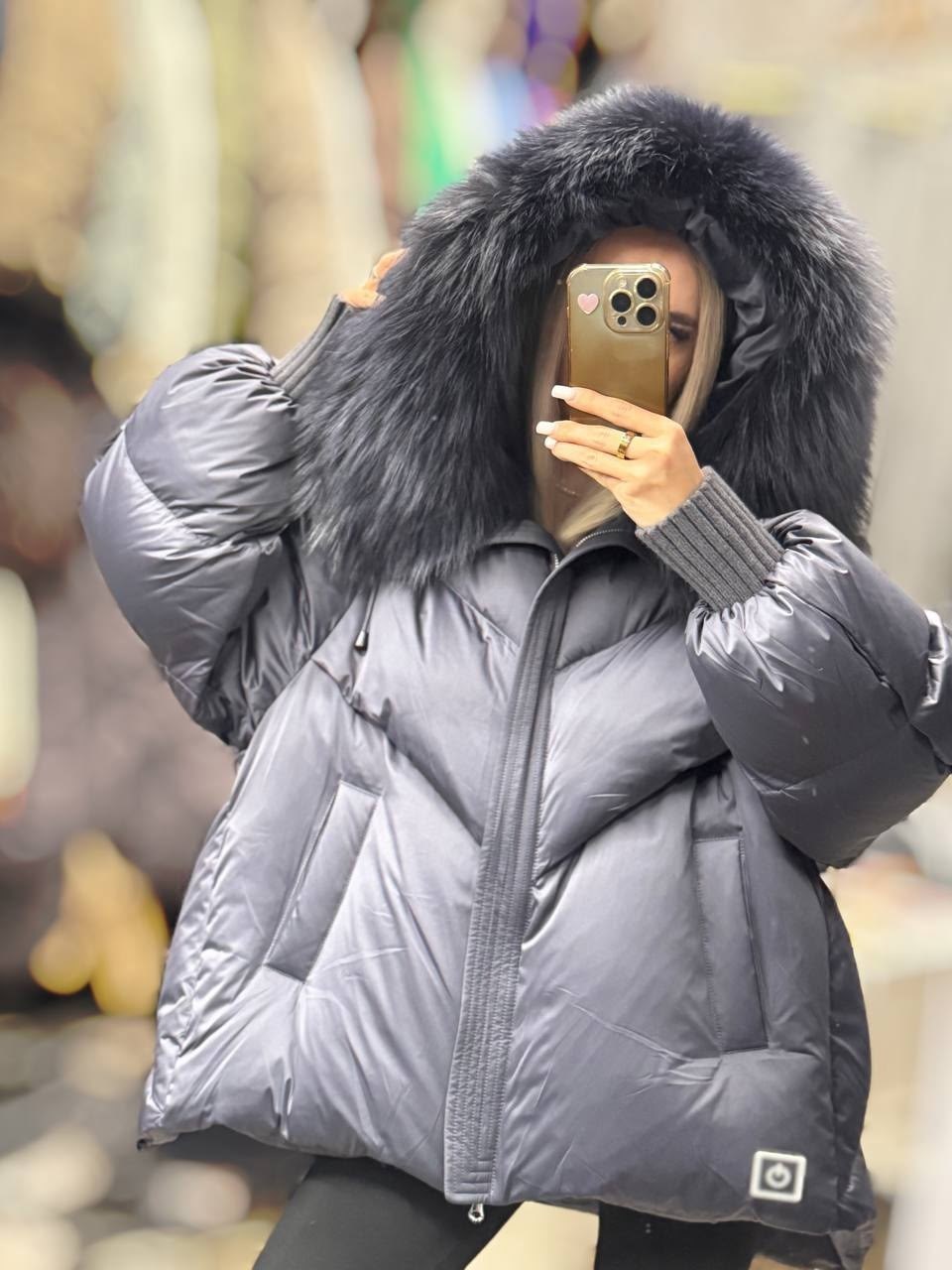 короткий пуховик,женский пуховик с воротником из натурального меха енота,пуховик женский,женский пуховик с меховым воротником,куртка зимняя женская