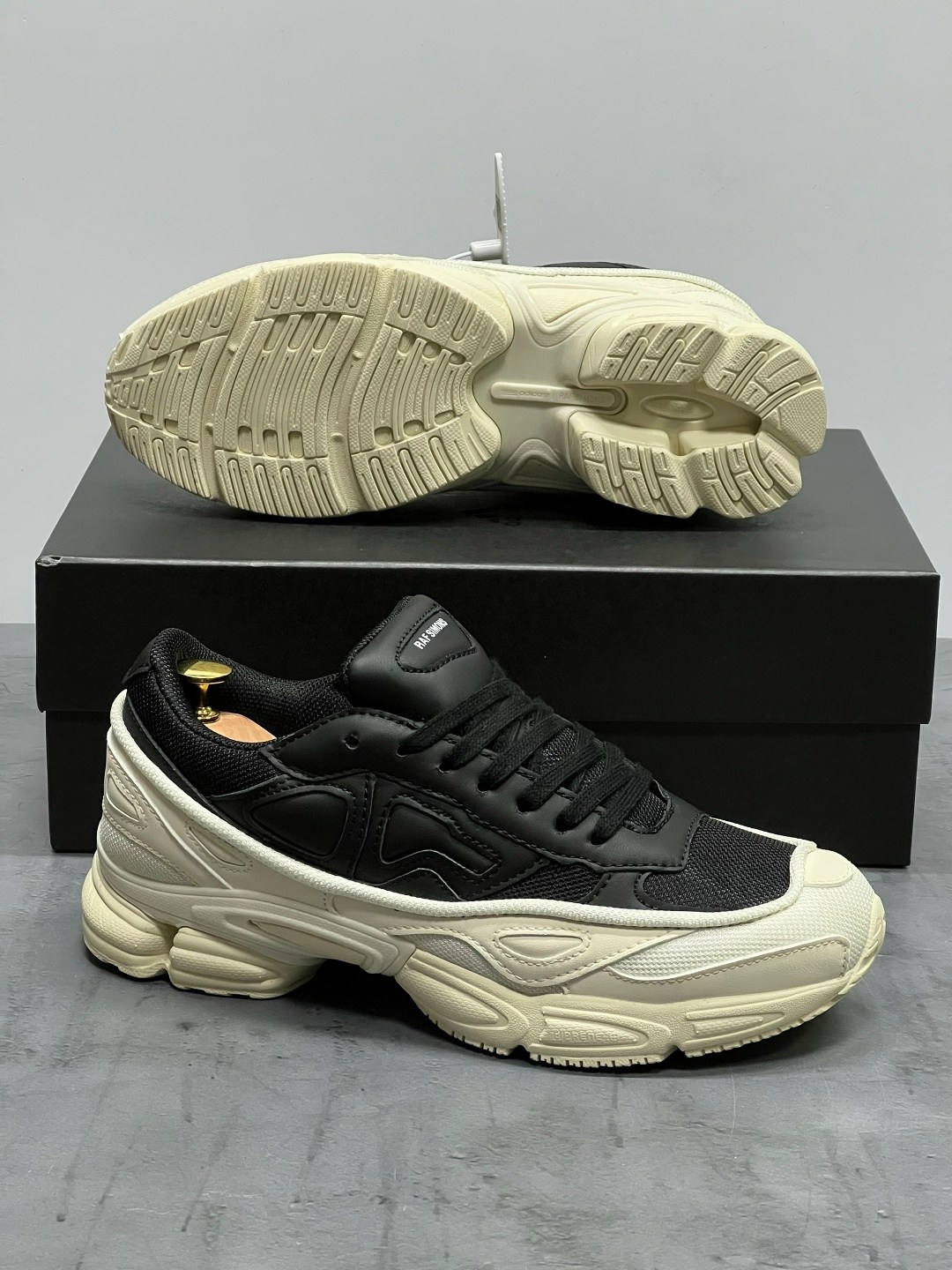 кроссовки adidas raf simons ozweego cream white,adidas raf simons ozweego cream white,adidas x raf simons ozweego white & black,adidas ozweego raf simons black white,adidas × raf simons adidas raf sim