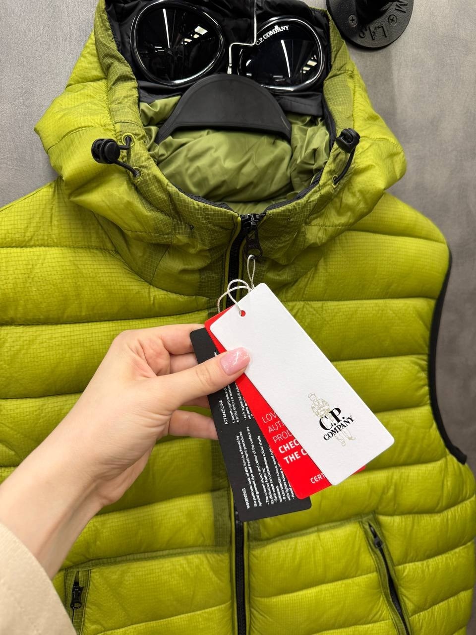 жилет с капюшоном,жилет,жилет мужской,жилетка