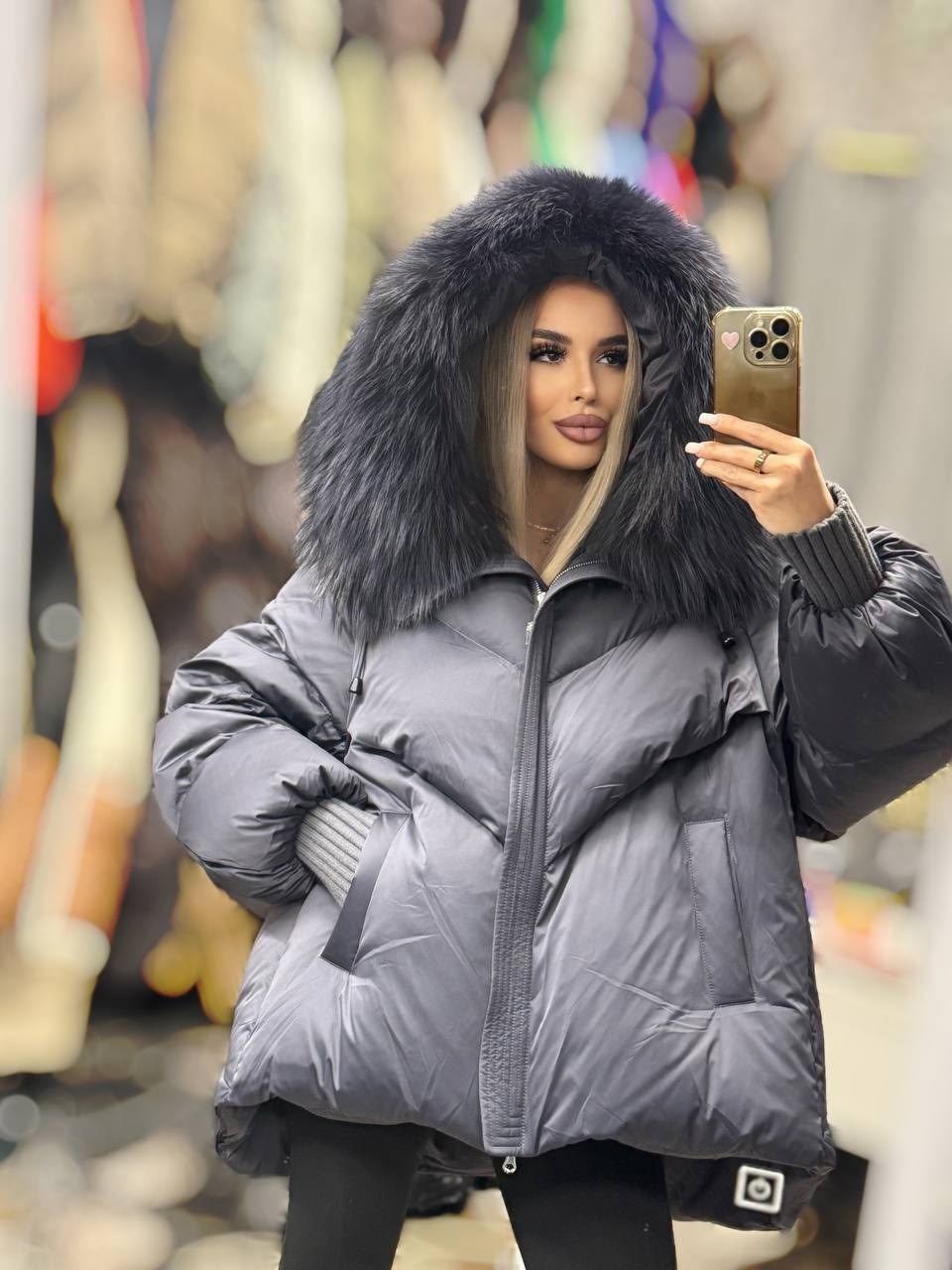 короткий пуховик,женский пуховик с воротником из натурального меха енота,пуховик женский,женский пуховик с меховым воротником,куртка зимняя женская