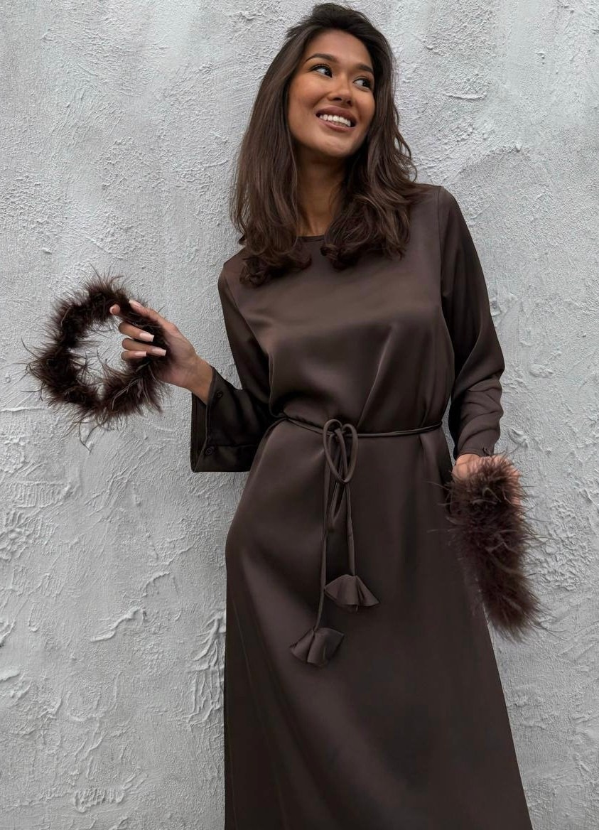 платье с перьями белое,платье с перьями,платья женская с перьями,платье с перьями на рукавах,атласное платье с перьями