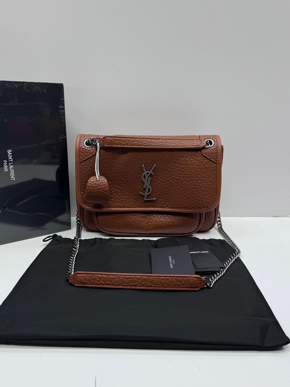 yves saint laurent сумка,женская сумка на yves saint laurent,сумка saint laurent,saint laurent сумка на плечо,сумка saint laurent ysl niki