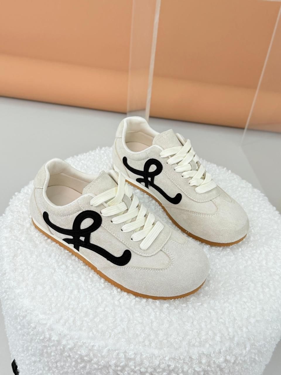 ,женские кроссовки,кроссовки для женщин,повседневные кроссовки,женская