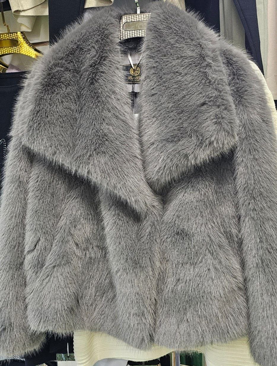 женская шуба,шуба,шубка,шуба искусственная,шубка с потрясающим воротником из эко-меха