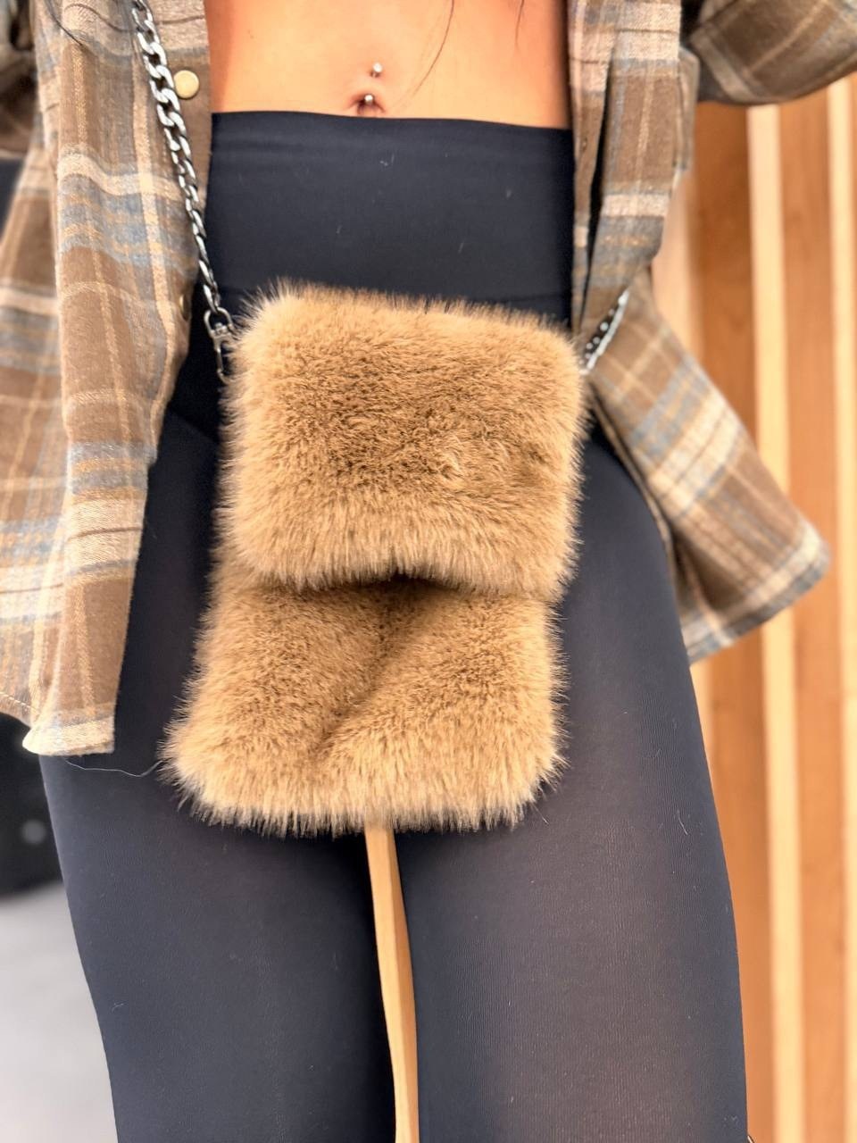 девушка,меховая шапка,шапка ушанка женская зимняя,белая меховая шапка,элегантная женская зимняя шапка