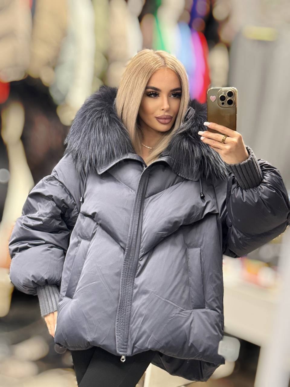 короткий пуховик,женский пуховик с воротником из натурального меха енота,пуховик женский,женский пуховик с меховым воротником,куртка зимняя женская