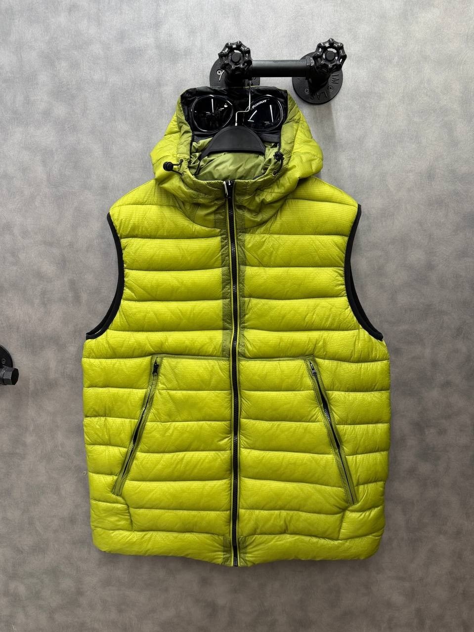 жилет с капюшоном,жилет,жилет мужской,жилетка