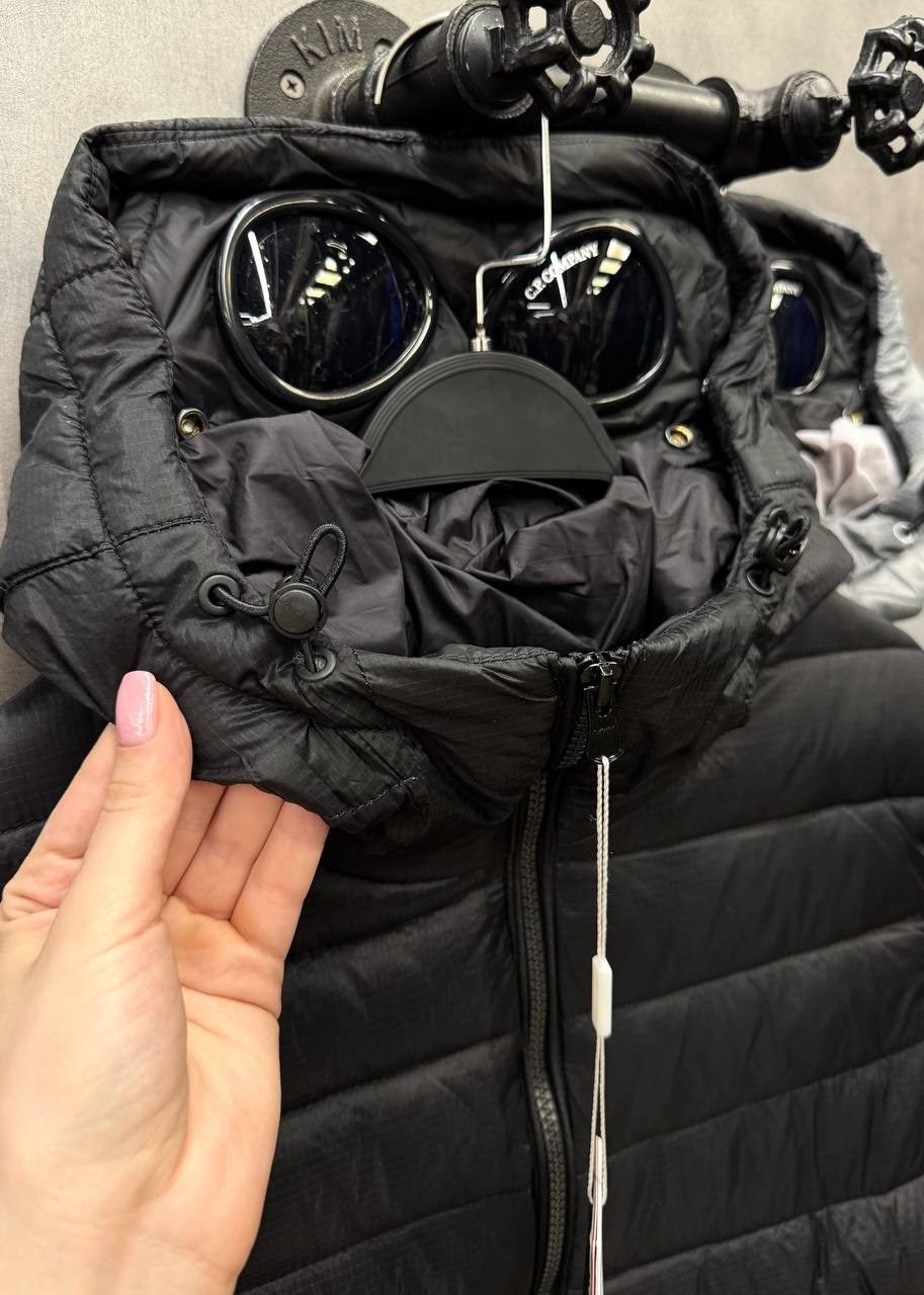 жилет,жилет черный,мужские жилеты,жилетка мужская,жилеты с капюшоном