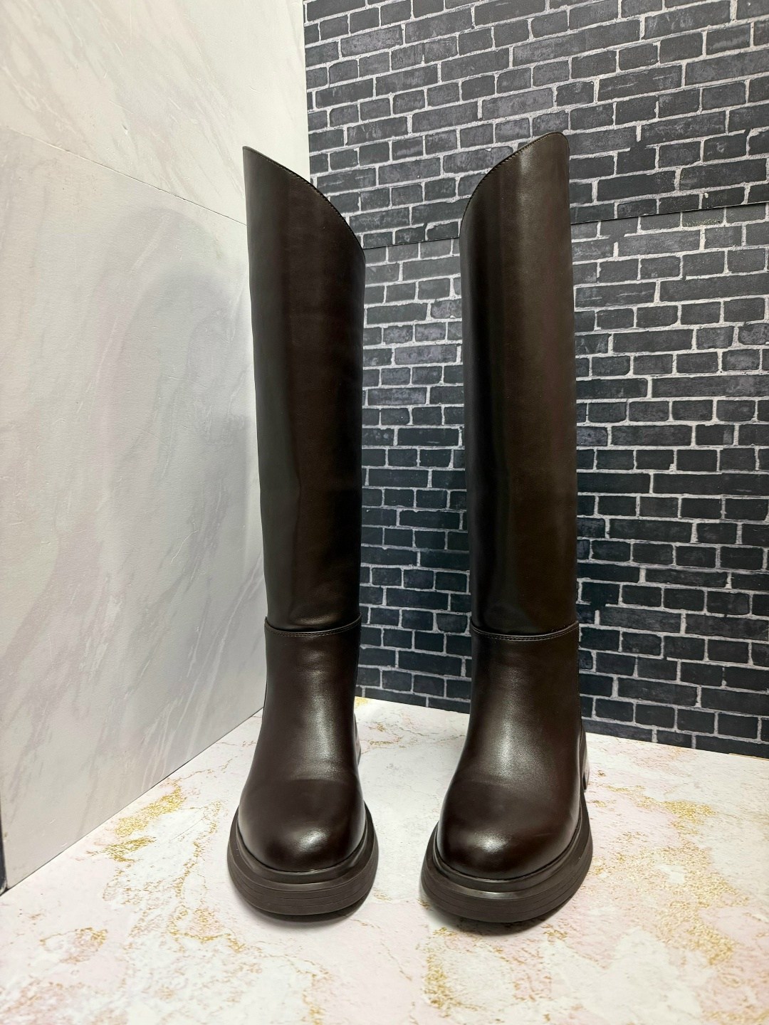 сапоги,женские сапоги,сапоги кожаные,,сапожки фенди