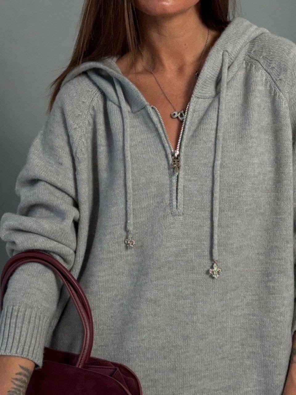 спортивное платье с капюшоном,трикотажное спортивное платье,замшевая сумка,сумка женская,платье с капюшоном