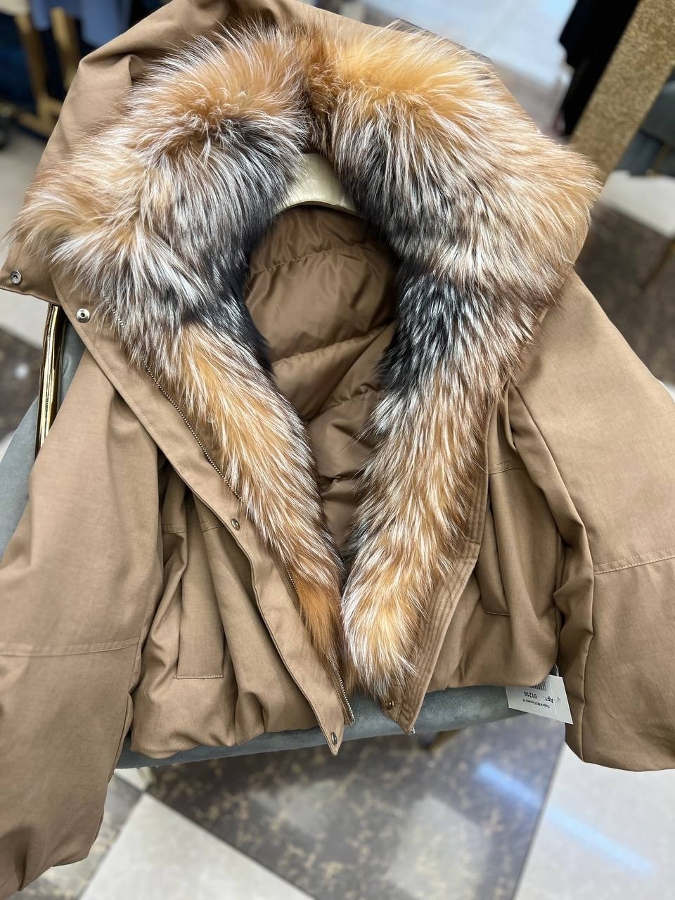 женская парка на натуральном меху,женская парка на натуральном меху укороченная куртка с лисьим мехом,женская куртка с натуральным лисьим мехом,парка с натуральным мехом,куртка с натуральным мехом