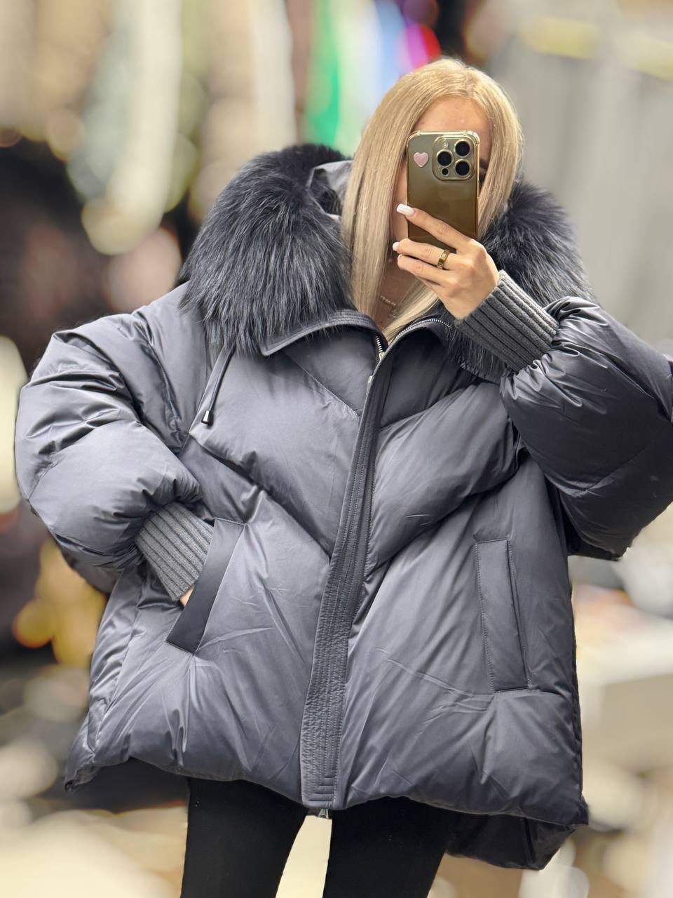 короткий пуховик,женский пуховик с воротником из натурального меха енота,пуховик женский,женский пуховик с меховым воротником,куртка зимняя женская