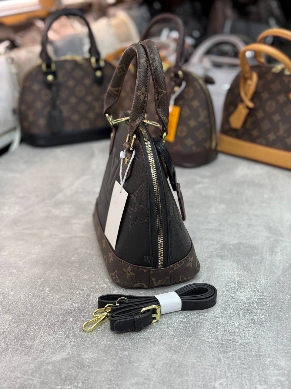 сумка женская louis vuitton,женская сумка louis vuitton alma bb коричневая,женская сумка louis vuitton alma,сумка louis vuitton,louis vuitton alma bb