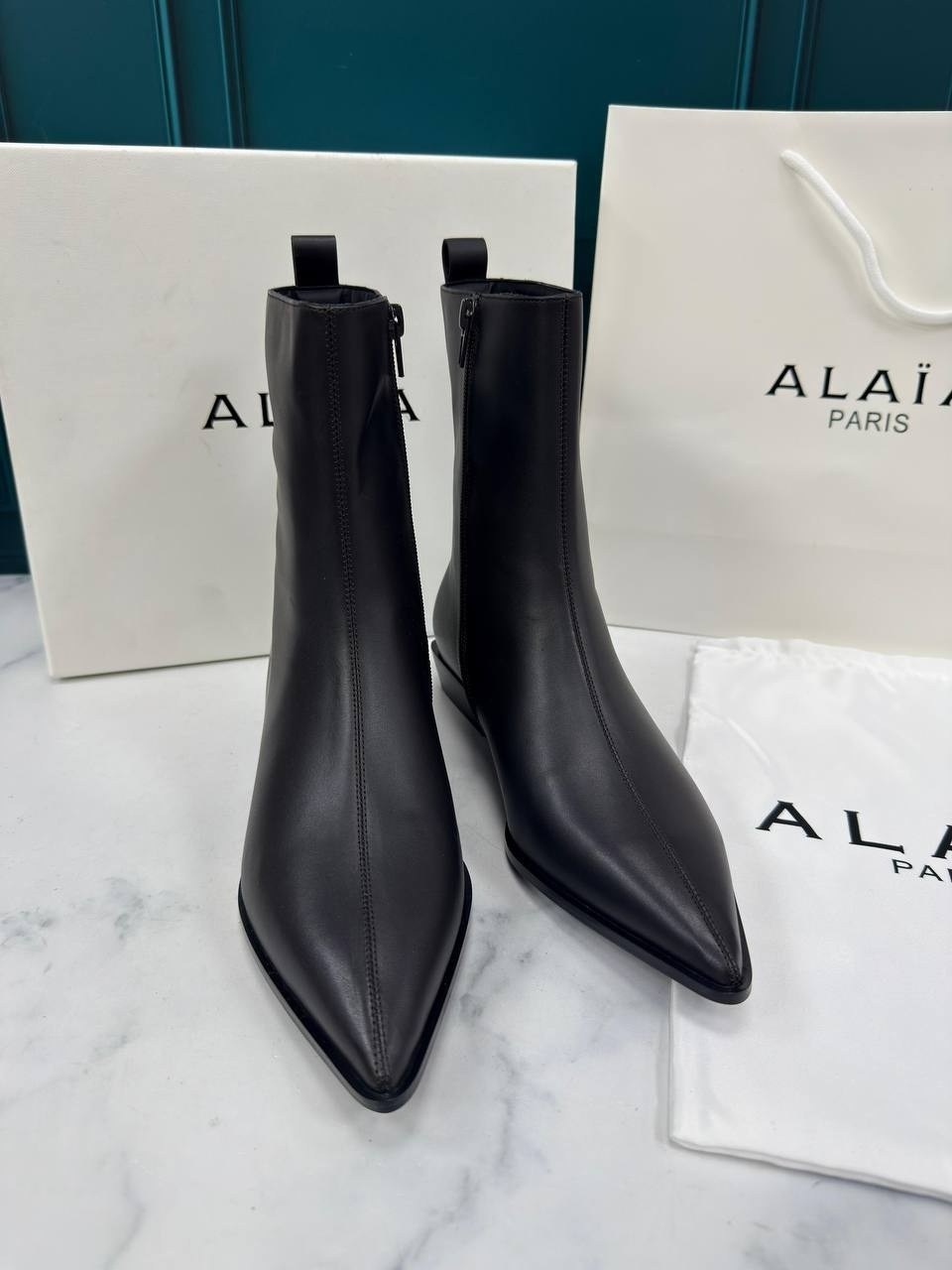 замшевые ботильоны,,женские классические черные ботильоны из флока с острым носком на низком каблуке,ботильоны женские,женские замшевые ботильоны с острым носком