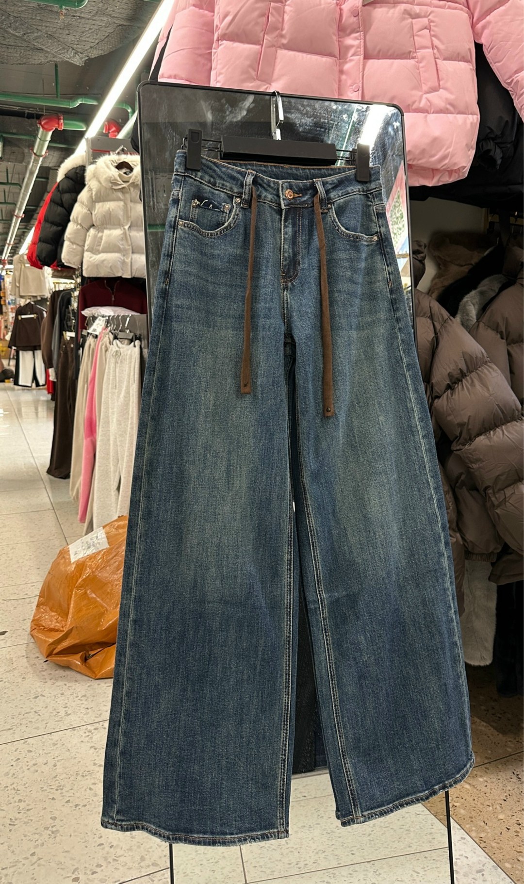 джинсы широкие,женские джинсы,женские джинсы широкие,модные джинсы,джинсы