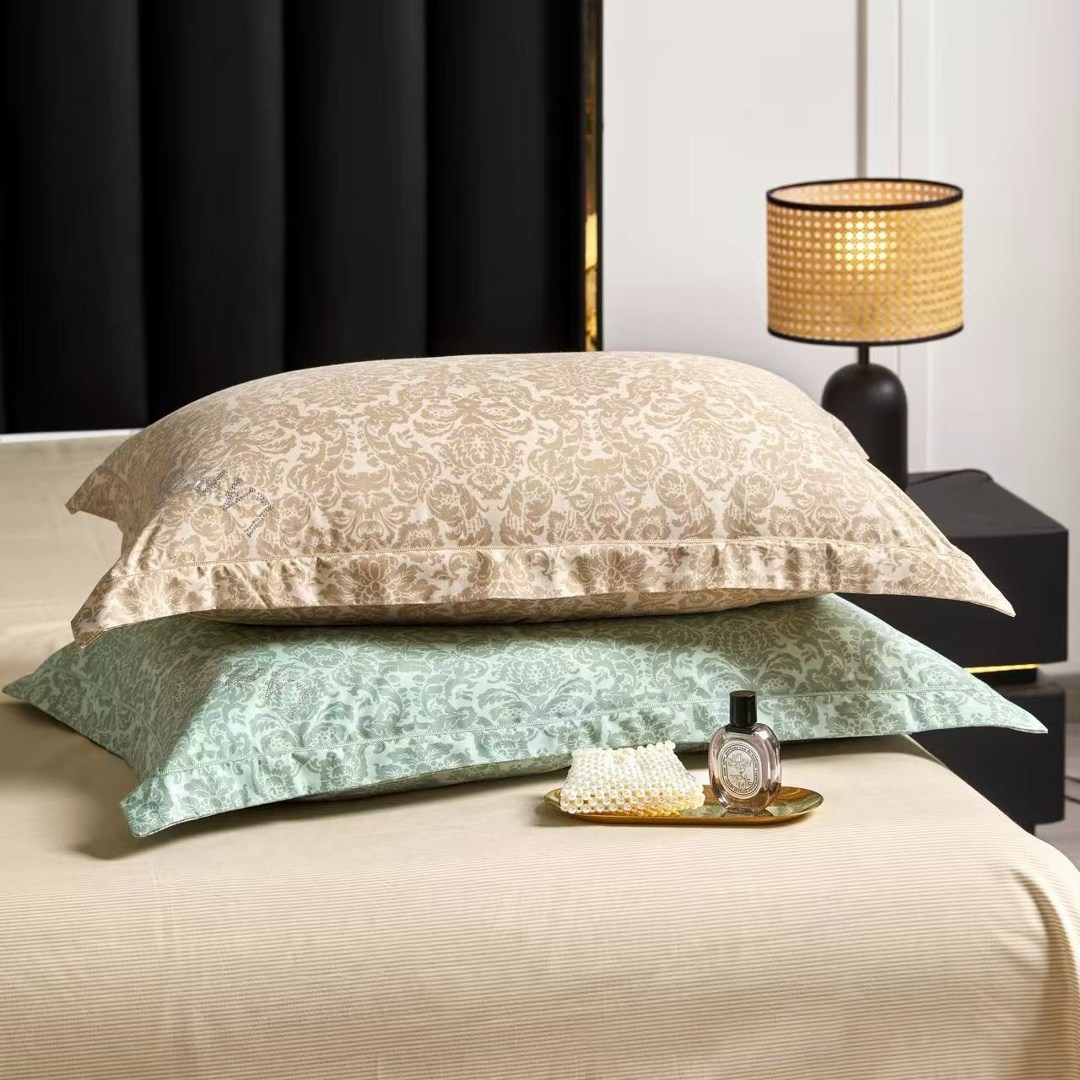 покрывала,покрывало бежевое,комплект постельного белья,комплект постельного белья с одеялом,покрывала с наволочками