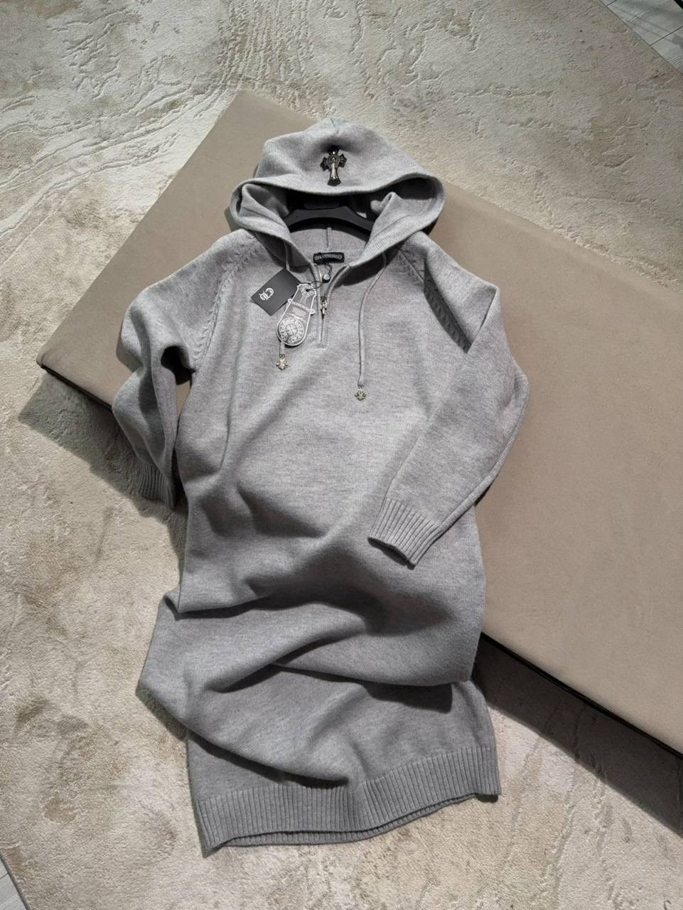 трикотажное платье,платье с капюшоном,платье вязаное,платье стильное,свободное платье