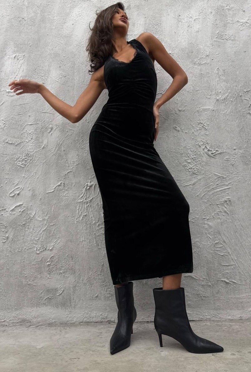 платье велюр,платье вечернее бархатное с разрезом и открытыми плечами,женское бархатное миди платье с открытой спиной руками и разрезом,платье женское вечернее,бархатное платье на бретелях