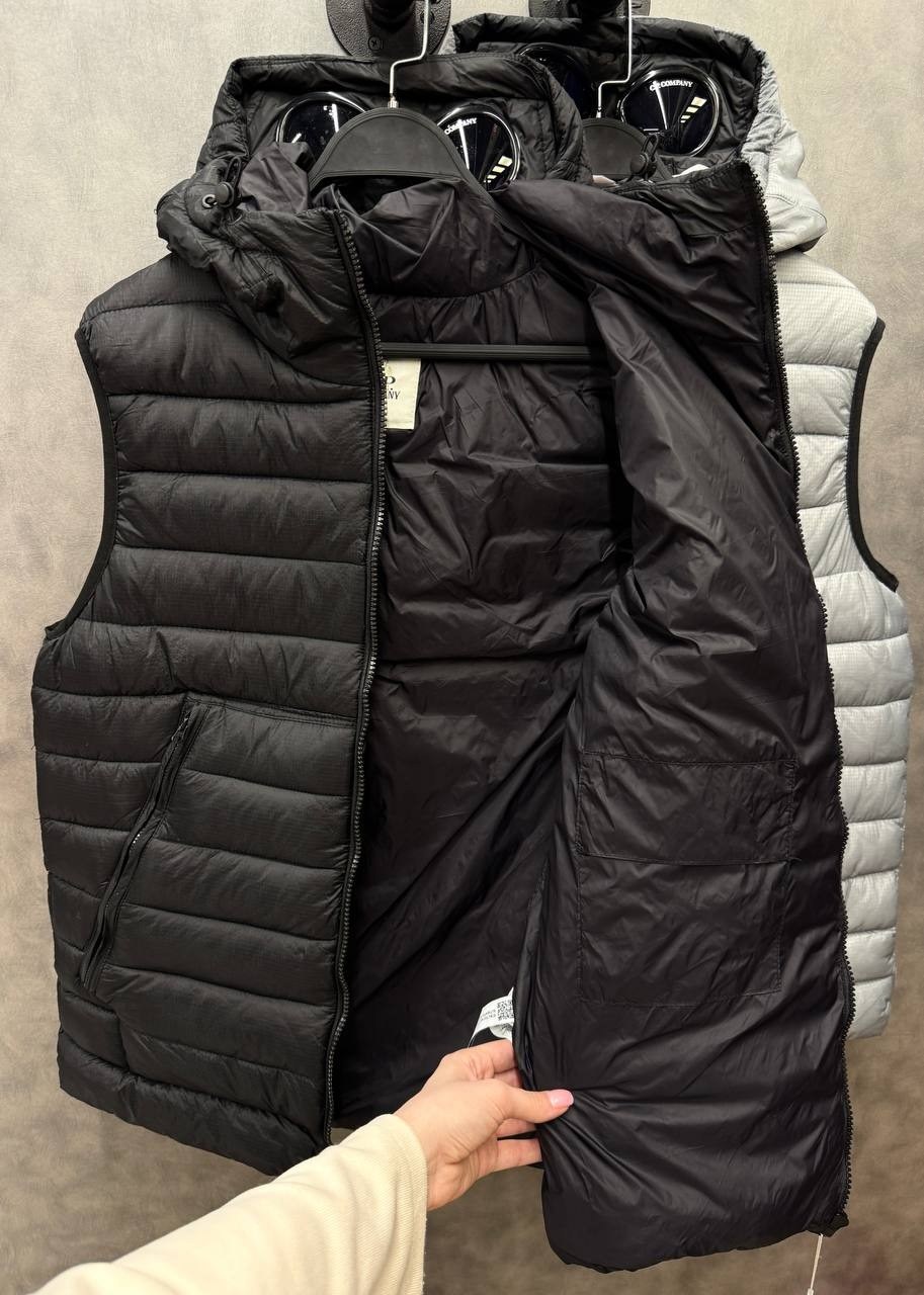 жилет,жилет черный,мужские жилеты,жилетка мужская,жилеты с капюшоном