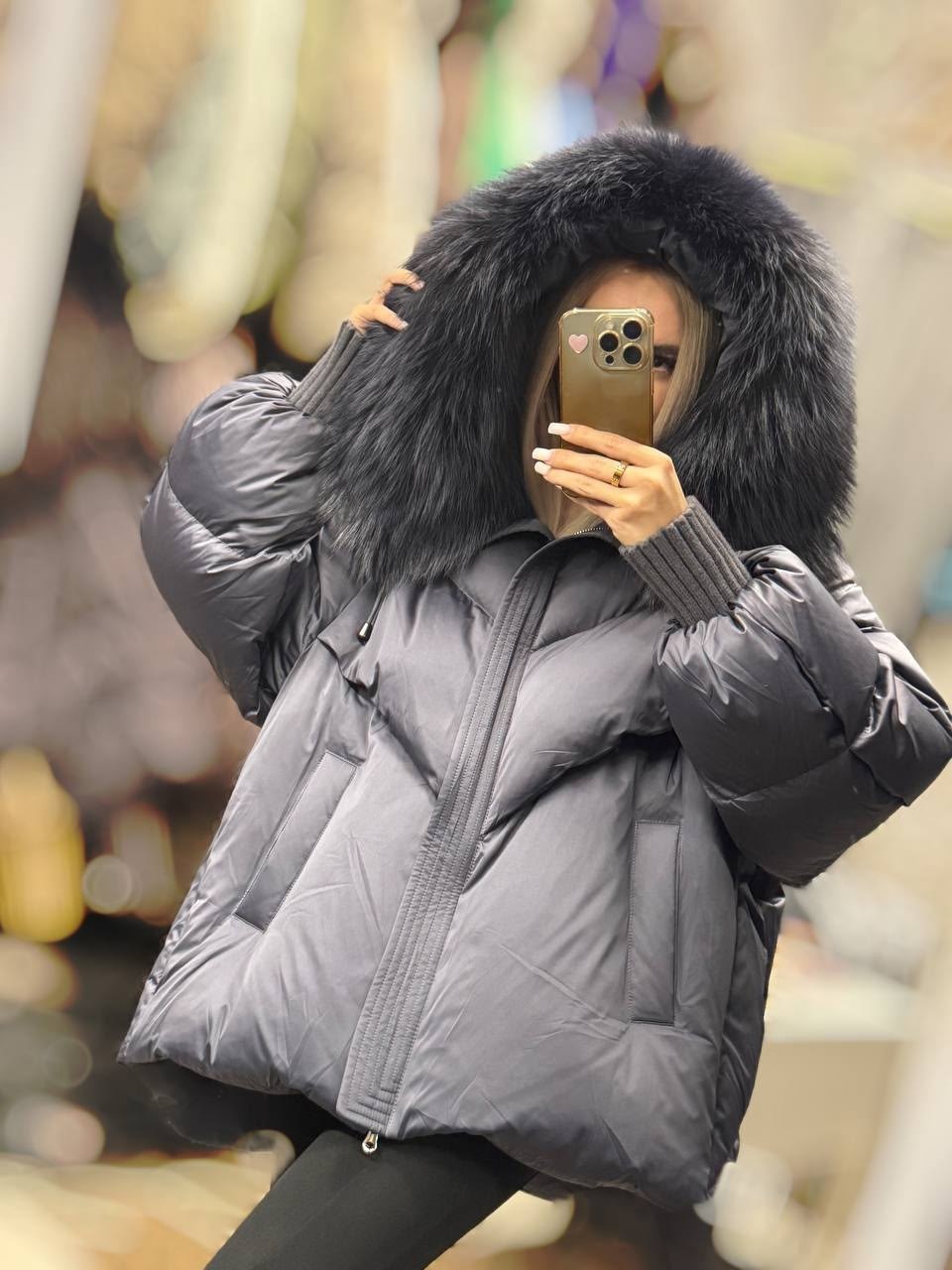 короткий пуховик,женский пуховик с воротником из натурального меха енота,пуховик женский,женский пуховик с меховым воротником,куртка зимняя женская