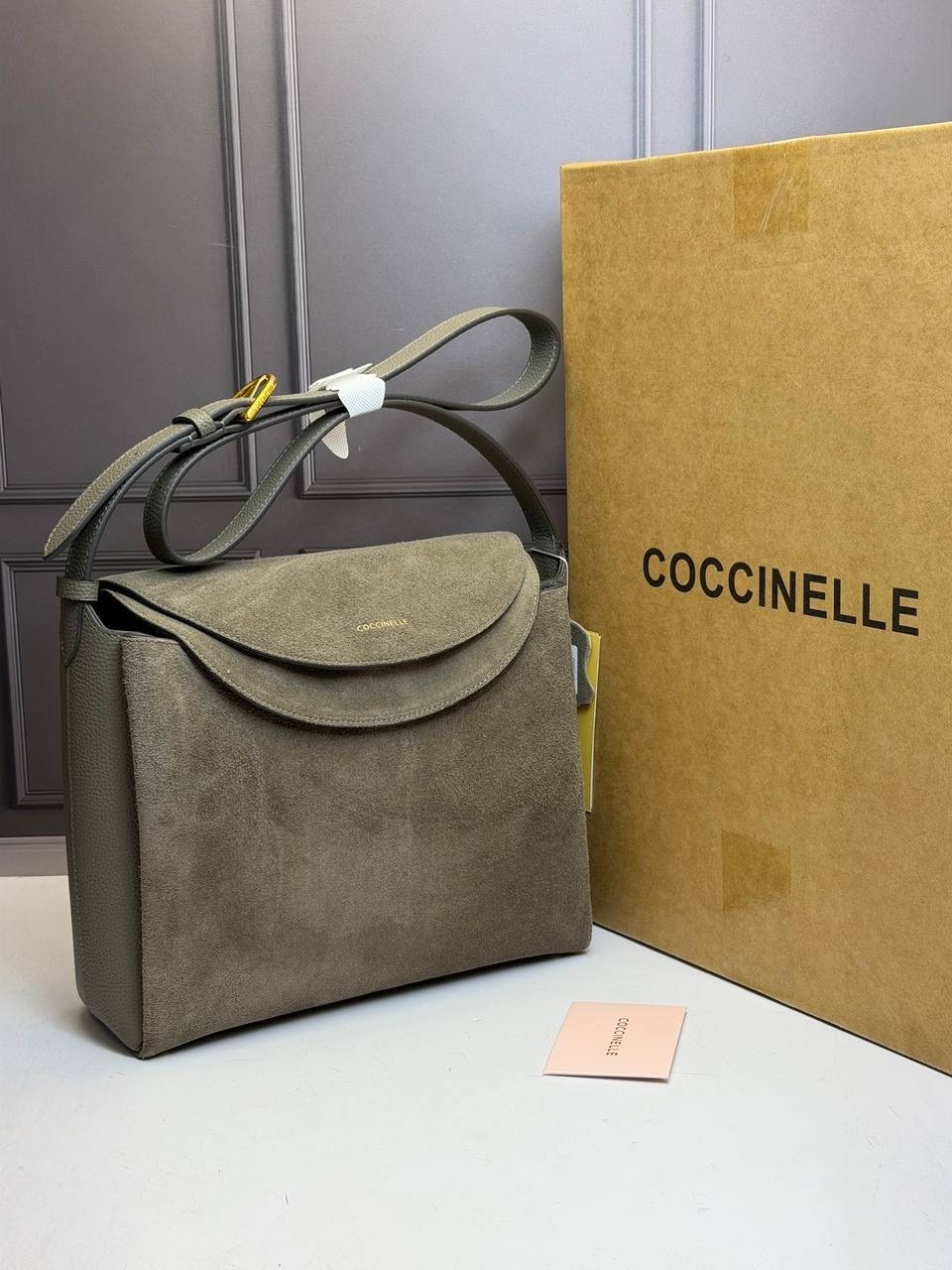 замшевая сумка coccinelle,сумка coccinelle натуральная замша,сумка coccinelle,сумка женская coccinelle натуральная замша,coccinelle сумка сэтчел liya suede