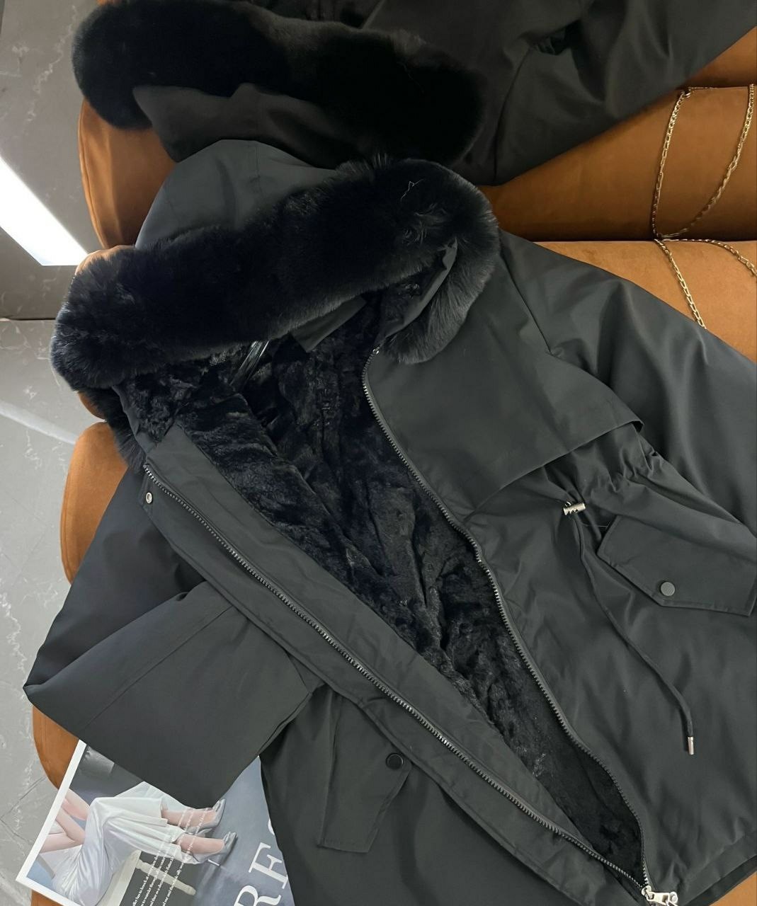 женская парка утепленная куртка с большим меховым воротником и капюшоном,женская зимняя куртка,зимняя куртка,зимняя куртка с меховым воротником и капюшоном,женский теплый пуховик средней длины с капюш