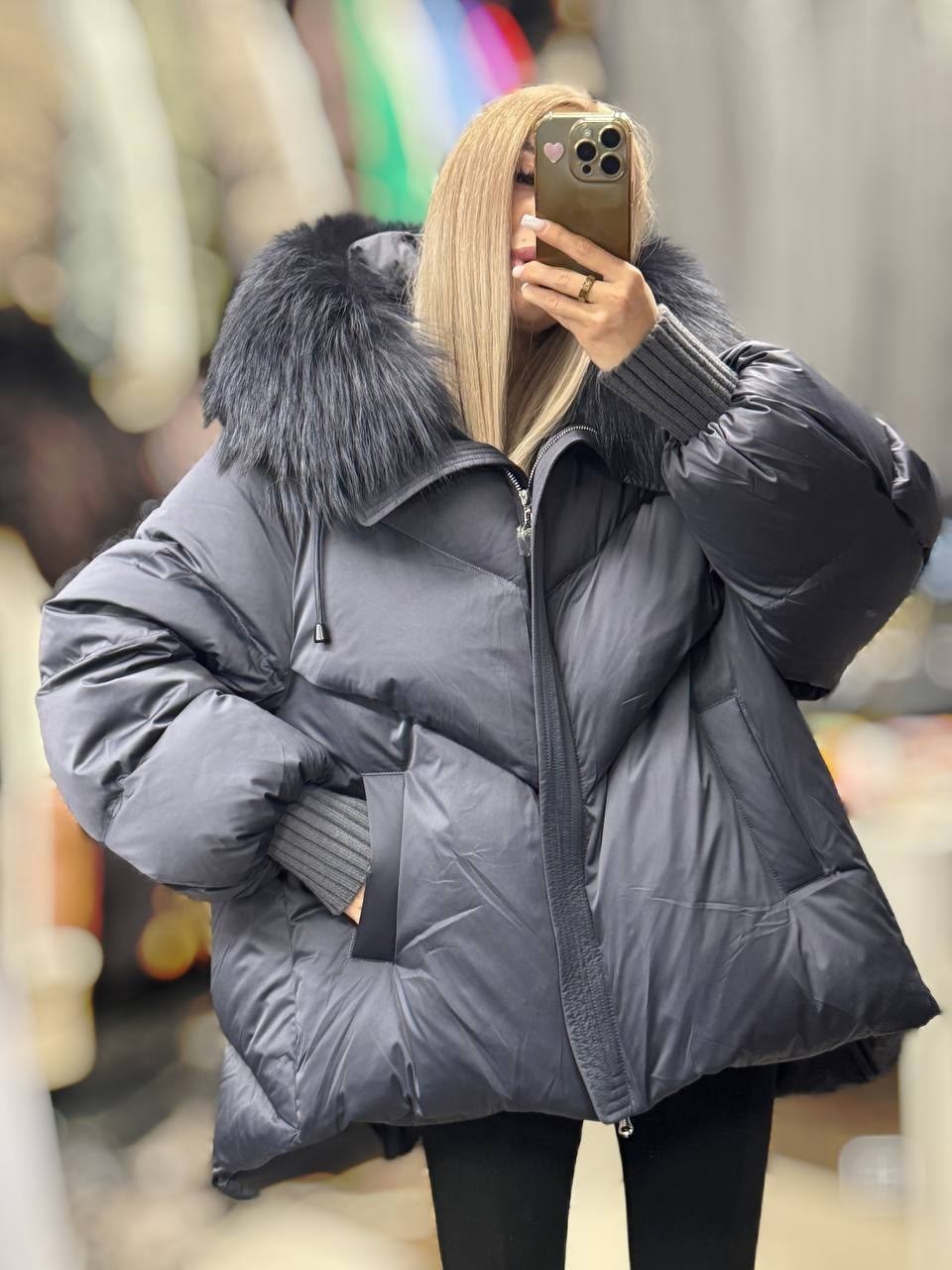 короткий пуховик,женский пуховик с воротником из натурального меха енота,пуховик женский,женский пуховик с меховым воротником,куртка зимняя женская