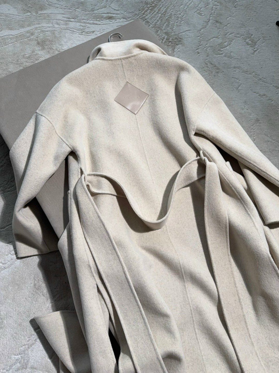 модное пальто,пальто с бахромой,пальто женское,образы с пальто,удлиненное пальто