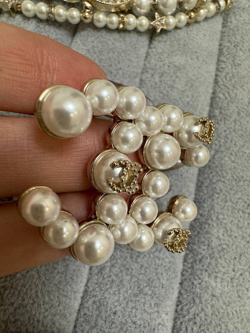 брошь chanel крупная под жемчуг,довоенная брошь шанель жемчуг,украшения шанель,шанель серьги,брошь chanel