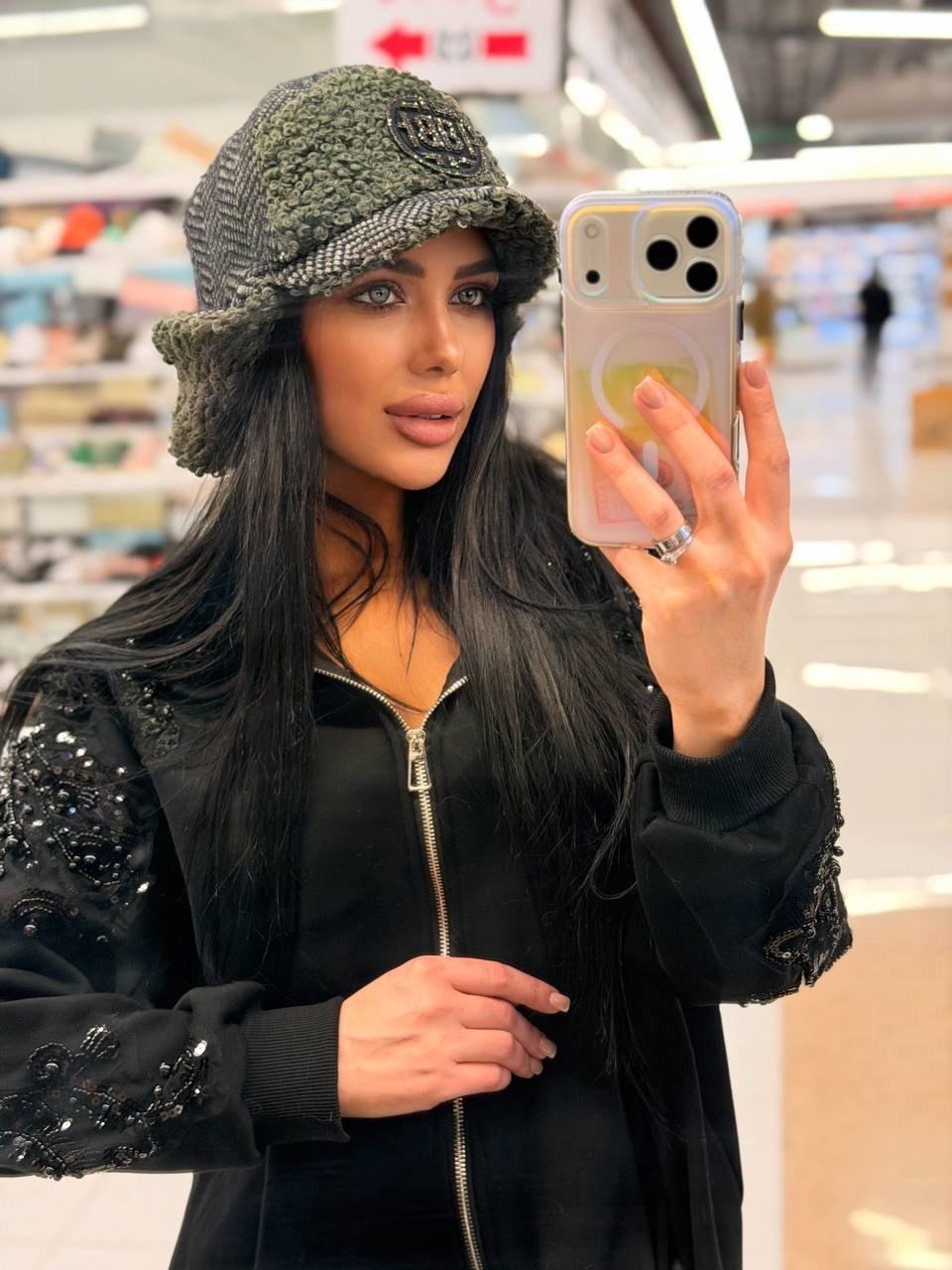 девушка,меховая кепка,кепка,бейсболка,кепка бейсболка