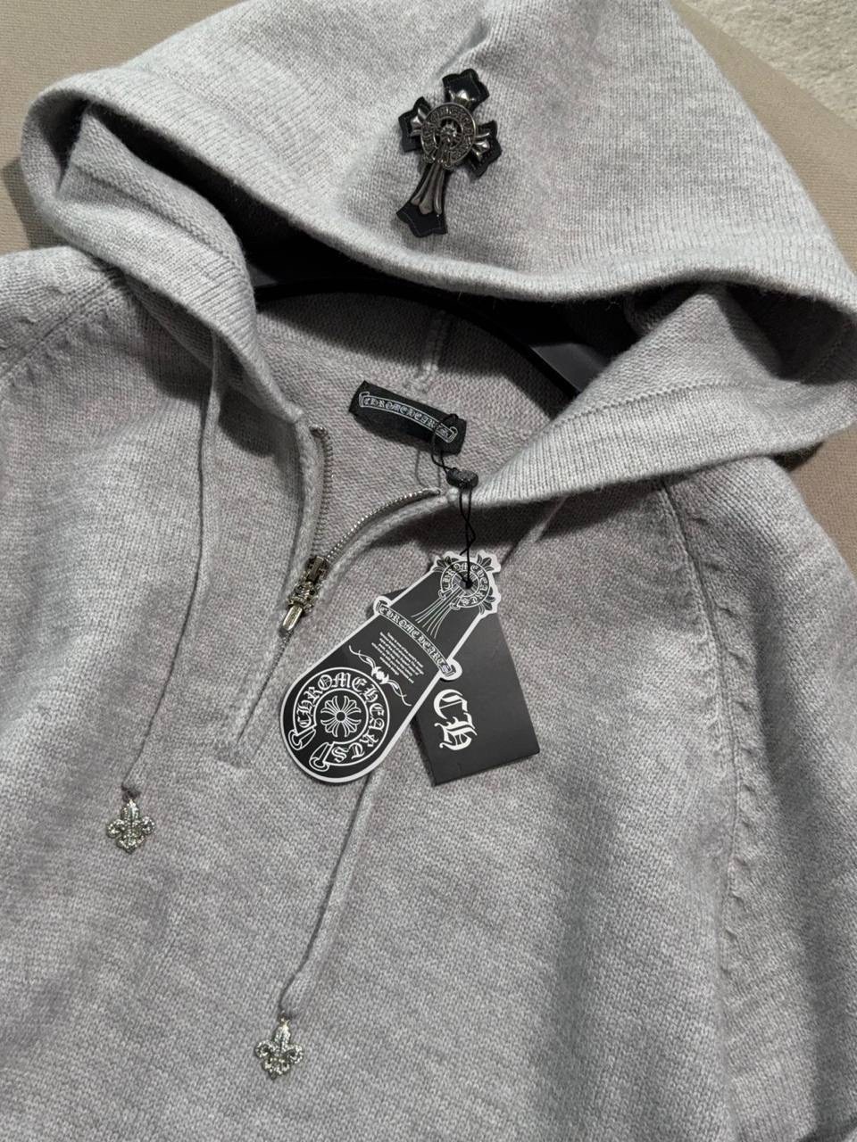 трикотажное платье,платье с капюшоном,платье вязаное,платье стильное,свободное платье