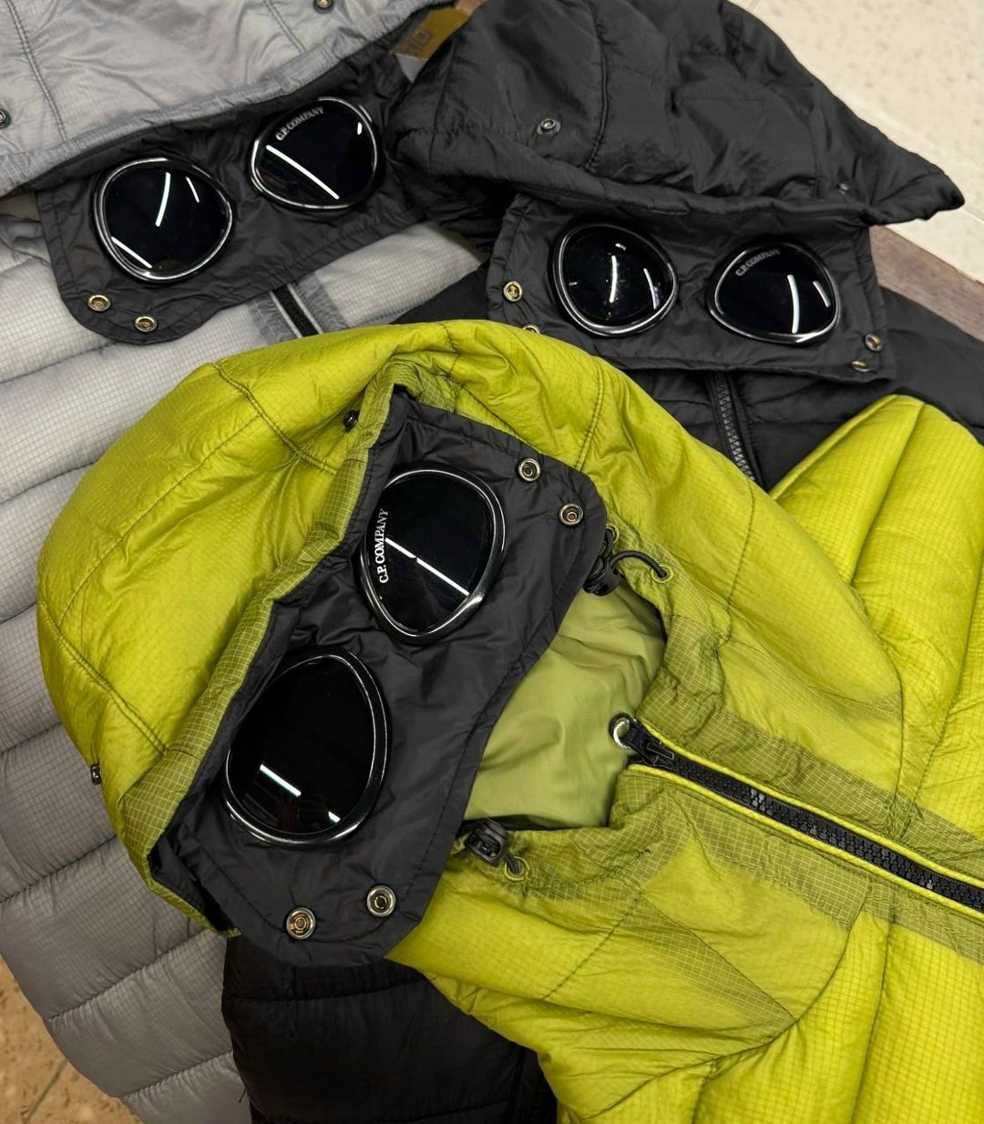 жилет с капюшоном,жилет,жилет мужской,жилетка