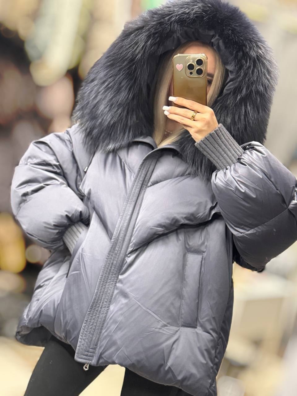 короткий пуховик,женский пуховик с воротником из натурального меха енота,пуховик женский,женский пуховик с меховым воротником,куртка зимняя женская