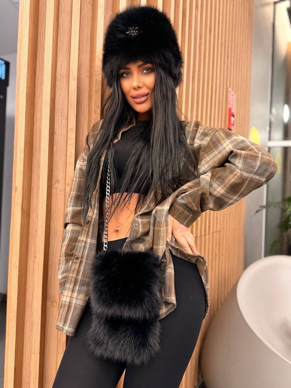 девушка,меховая шапка,шапка ушанка женская зимняя,белая меховая шапка,элегантная женская зимняя шапка