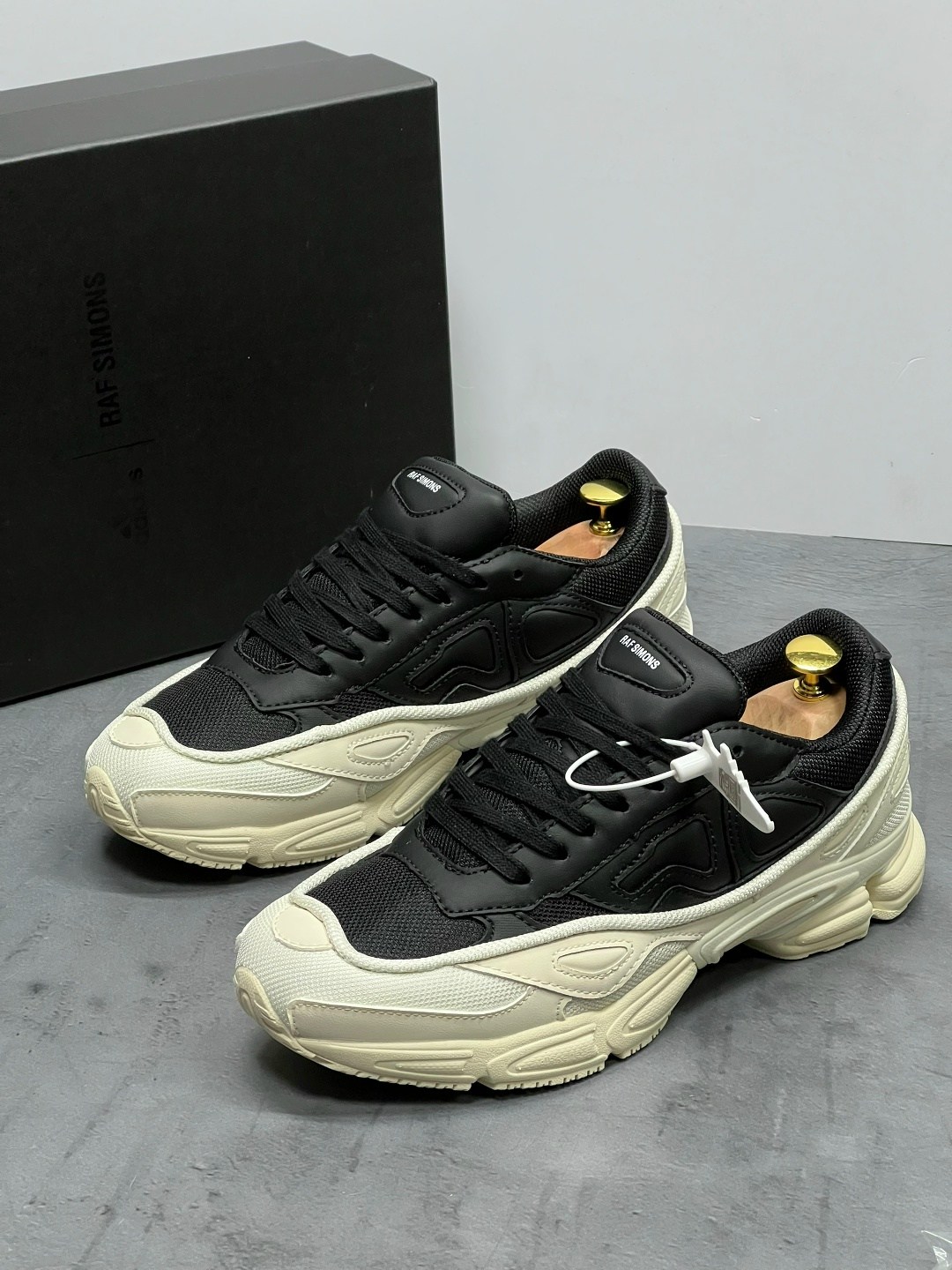 кроссовки adidas raf simons ozweego cream white,adidas raf simons ozweego cream white,adidas x raf simons ozweego white & black,adidas ozweego raf simons black white,adidas × raf simons adidas raf sim