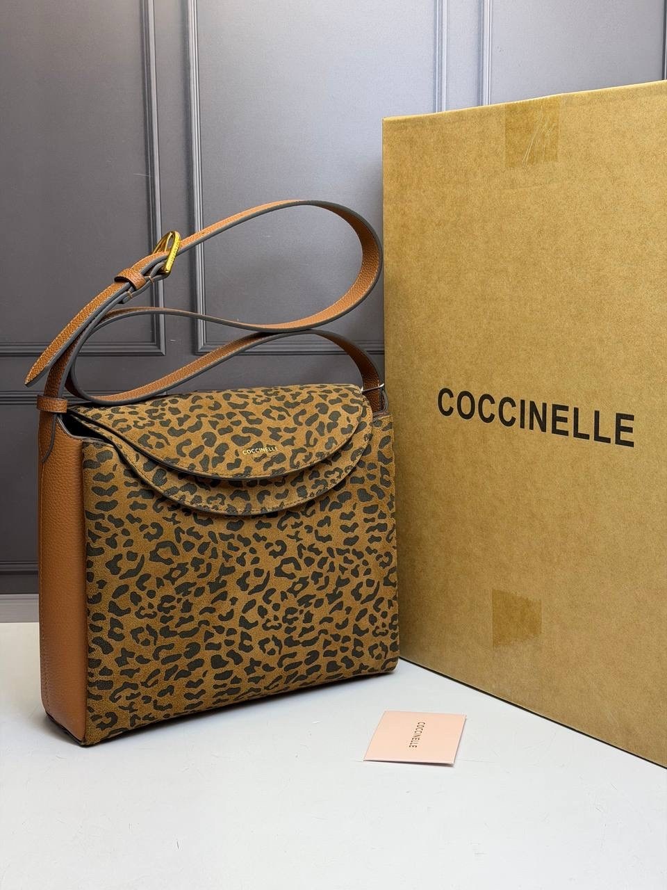 замшевая сумка coccinelle,сумка coccinelle натуральная замша,сумка coccinelle,сумка женская coccinelle натуральная замша,coccinelle сумка сэтчел liya suede