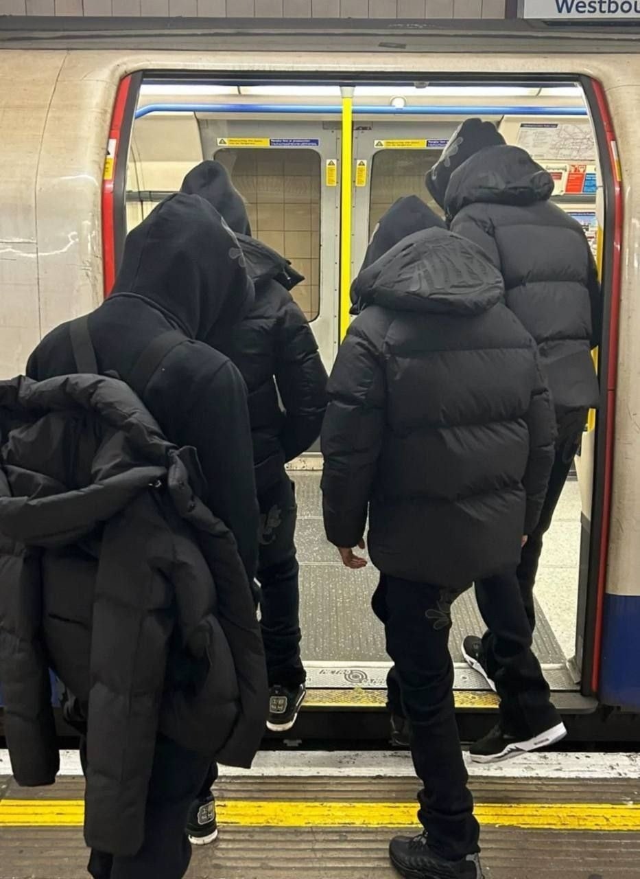 зимние куртки,чудаки и модники из метро,модники из российского метрополитена,мода мужская,пуховик