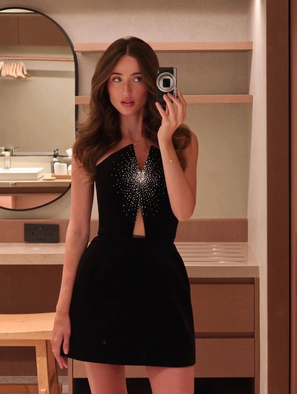 девушка,в сексуальном платье,девушка в платье,откровенные наряды люси чеботиной,мини платье