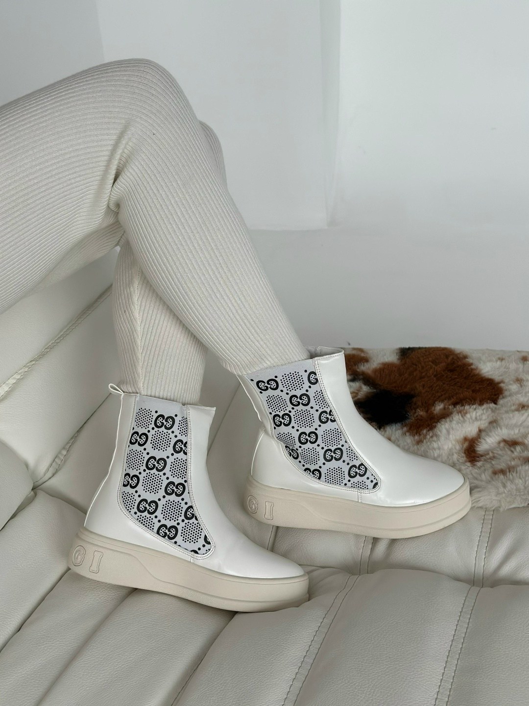 ,женские ботинки, женская,белые ботинки,ботинки модные