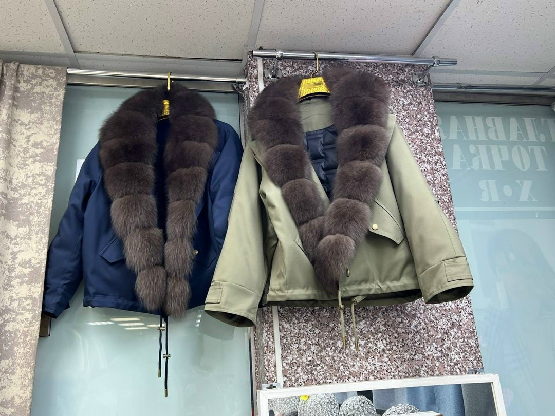 парка с натуральным мехом,парка с мехом,зеленая парка с мехом,женские пуховики,парка мех песец
