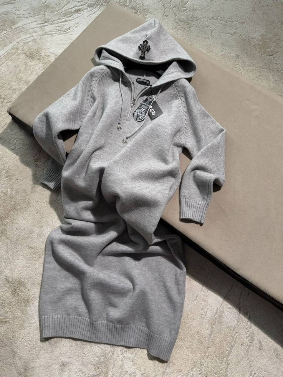 трикотажное платье,платье с капюшоном,платье вязаное,платье стильное,свободное платье