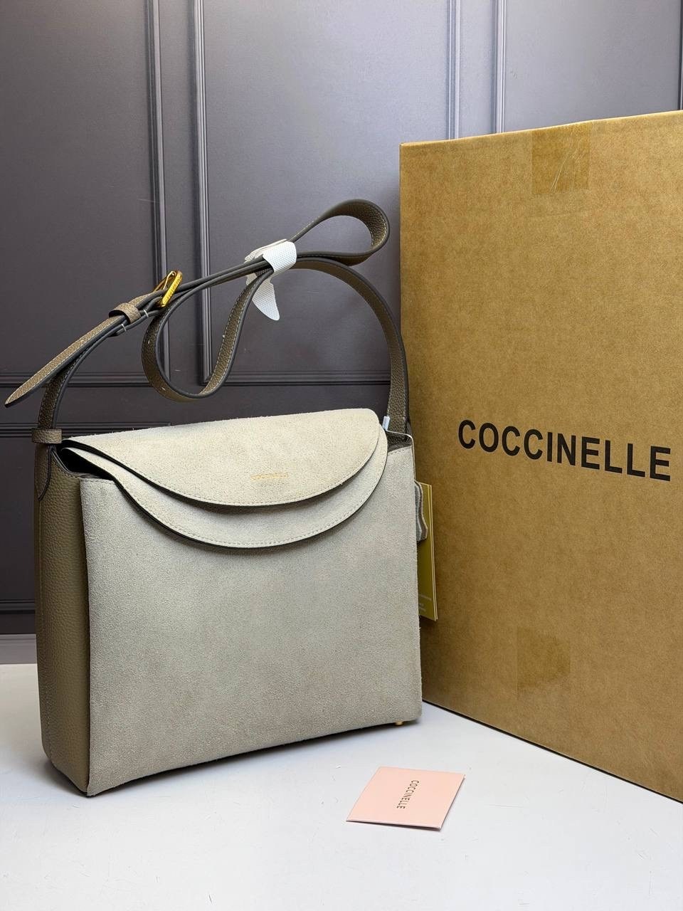 замшевая сумка coccinelle,сумка coccinelle натуральная замша,сумка coccinelle,сумка женская coccinelle натуральная замша,coccinelle сумка сэтчел liya suede