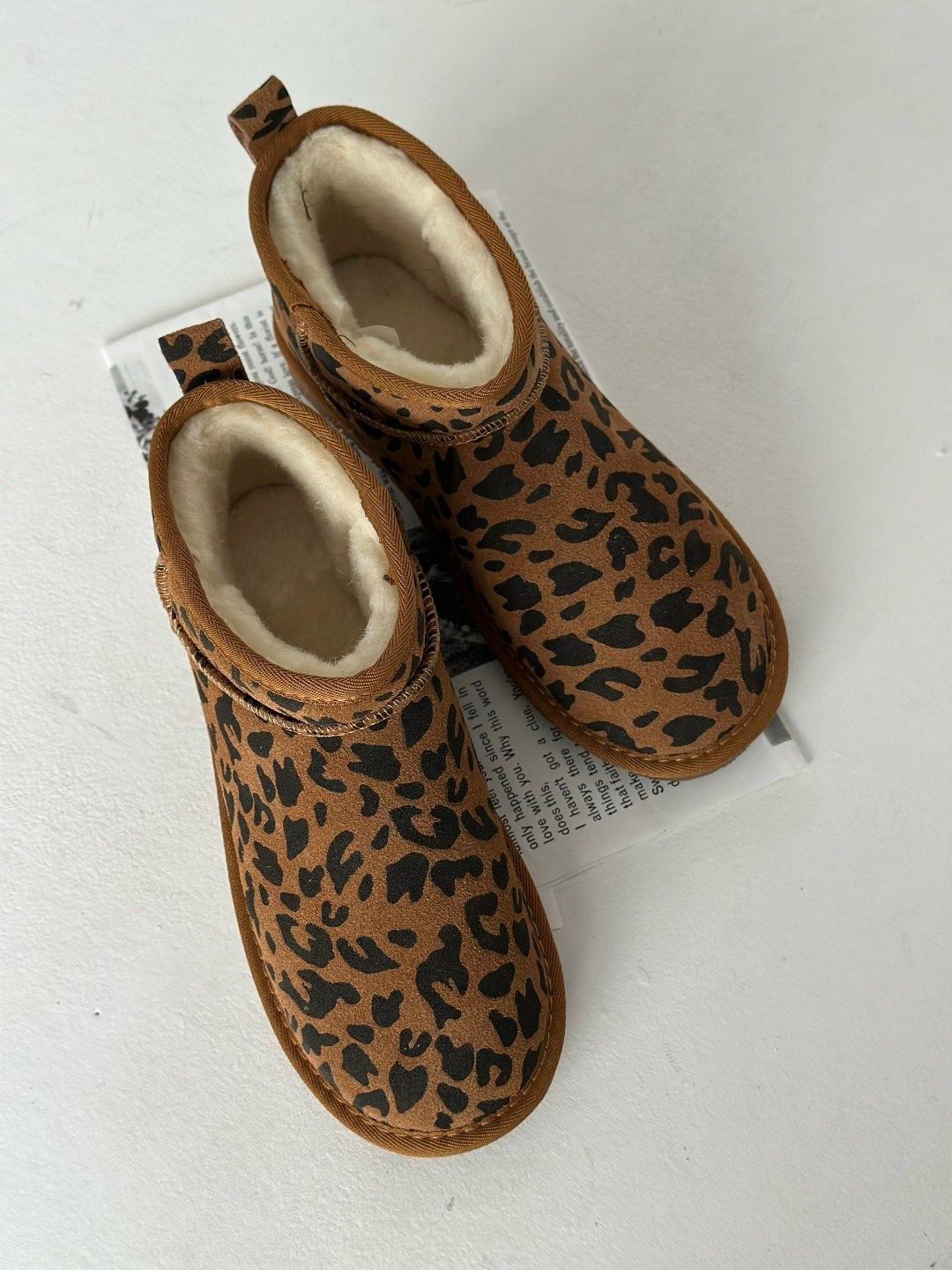,леопардовые угги,женские зимние угги с леопардовым принтом,ugg classic ultra mini,леопардовые ботинки