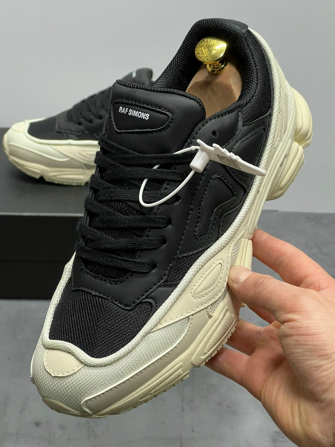 кроссовки adidas raf simons ozweego cream white,adidas raf simons ozweego cream white,adidas x raf simons ozweego white & black,adidas ozweego raf simons black white,adidas × raf simons adidas raf sim