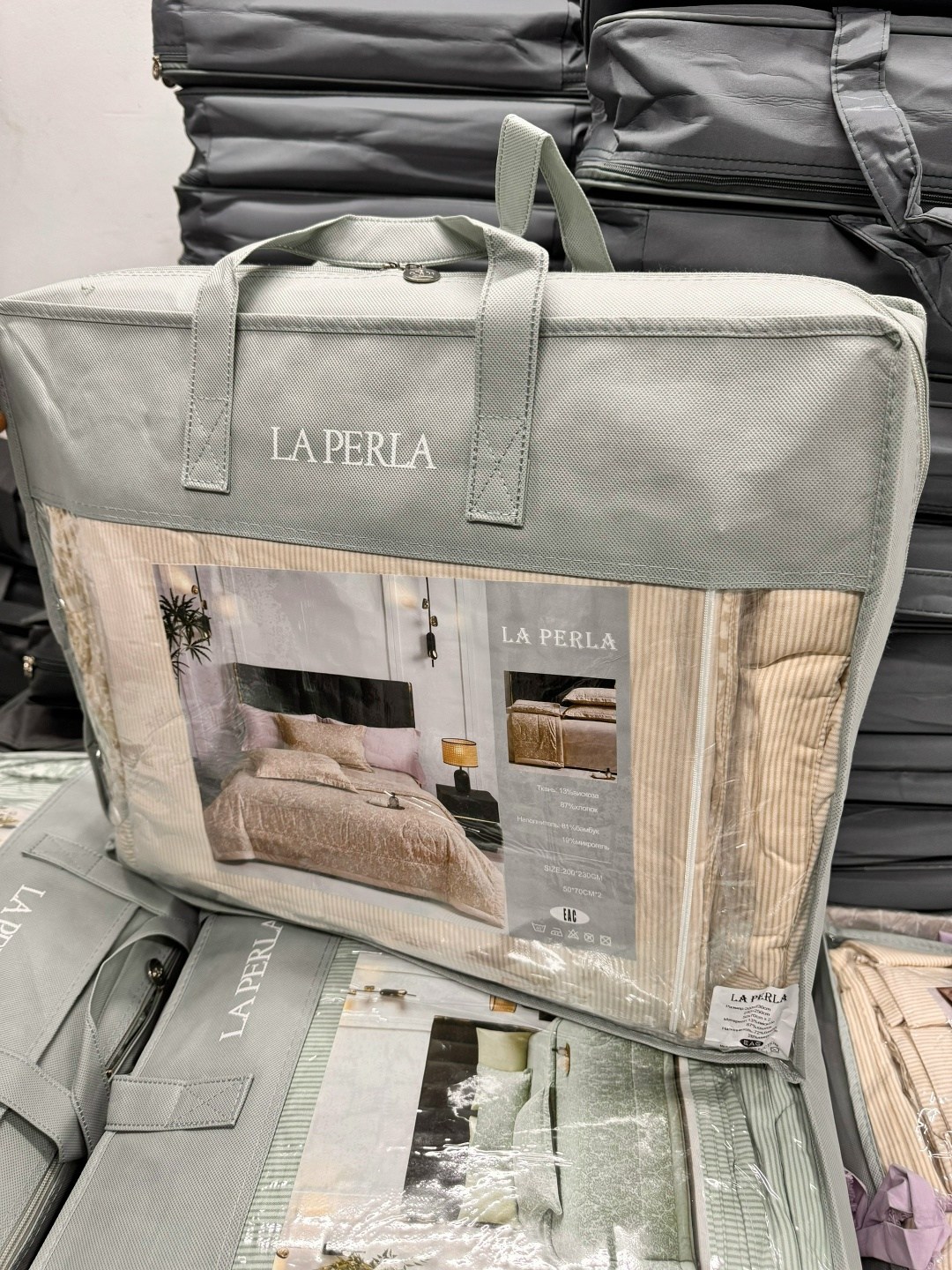 покрывала,покрывало бежевое,комплект постельного белья,комплект постельного белья с одеялом,покрывала с наволочками