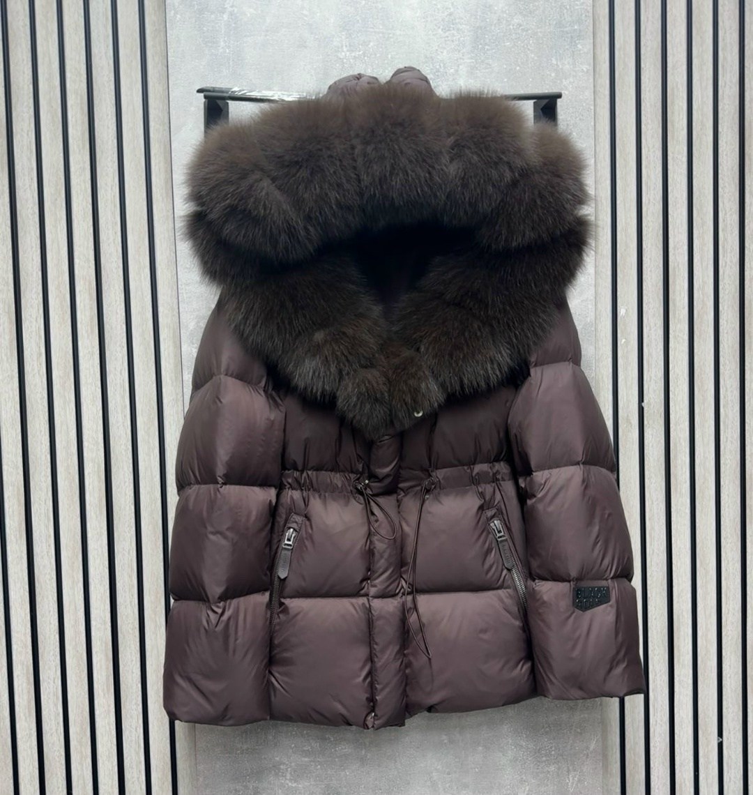 женская куртка из натурального гусиного пуха с воротником из лисьего меха,женский пуховик с воротником из лисьего меха,пуховик женский,зимняя куртка-пуховик,женский пуховик на утином пуху с капюшоном