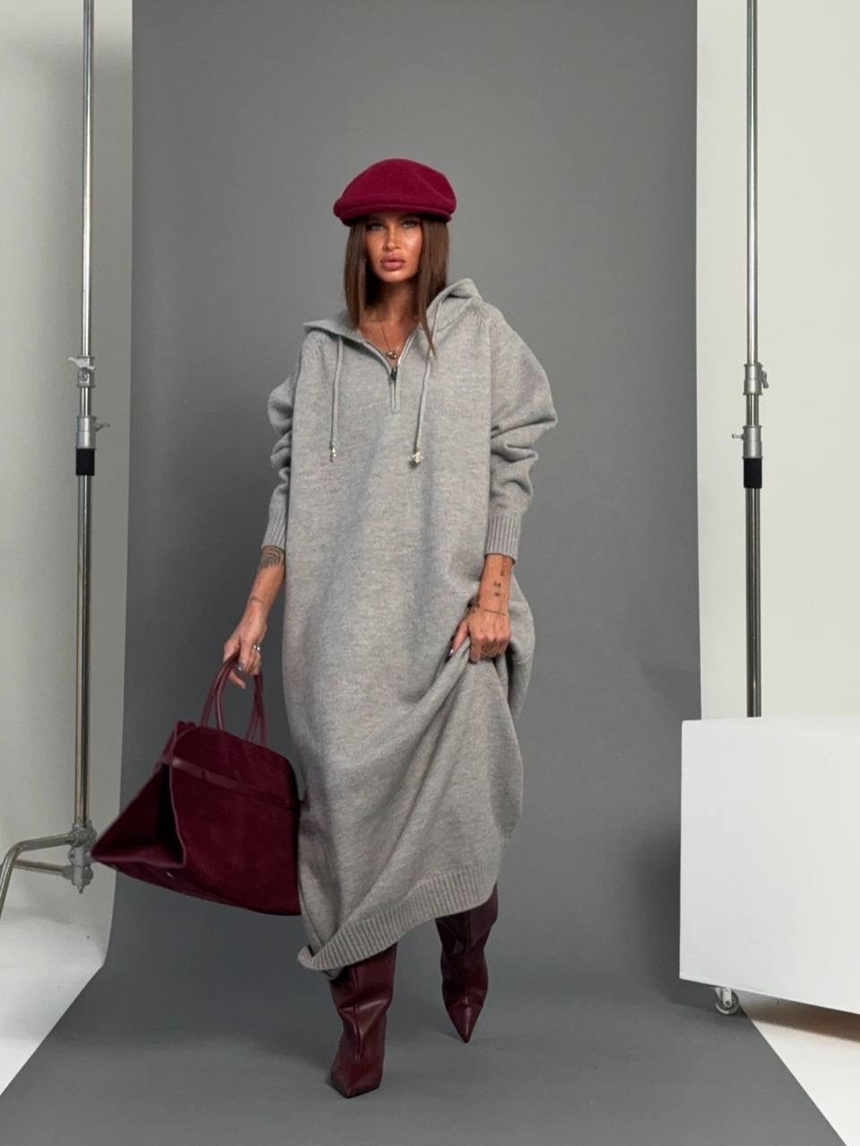 трикотажное платье,платье с капюшоном,платье вязаное,платье стильное,свободное платье