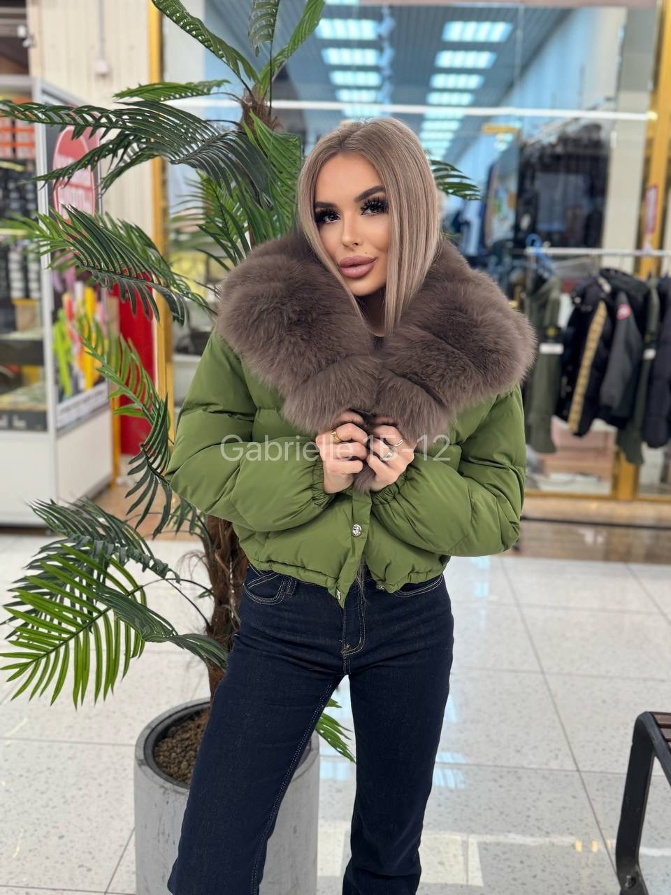 пуховик с натуральным мехом,пуховик короткий,куртка женская,куртка с мехом,трендовая куртка пуховик с натуральным мехом