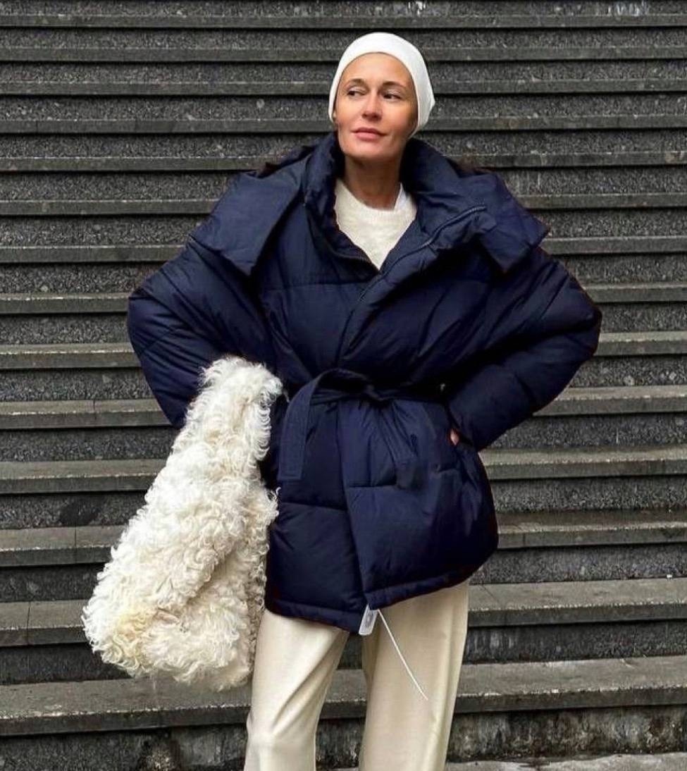 модные пуховики,стильный образ с пуховиком,зимняя куртка с поясом,куртка с поясом,пуховик оверсайз с поясом