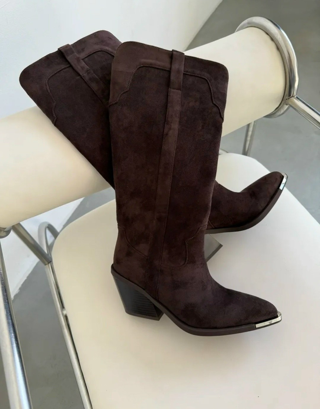 замшевые натуральные сапоги казаки на каблуке демисезонные,сапоги казаки высокие натуральная замша демисезонные,сапоги демисезонные казаки замшевые на каблуке bossy lady,сапоги казаки,сапоги замш